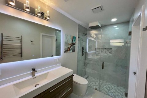 House in Hollywood, Florida 3 bedrooms, 221.48 sq.m. № 2179736 - photo 15