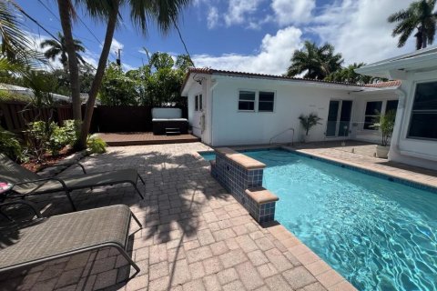 House in Hollywood, Florida 3 bedrooms, 221.48 sq.m. № 2179736 - photo 2