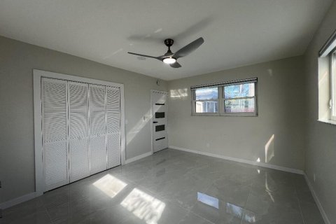 House in Hollywood, Florida 3 bedrooms, 221.48 sq.m. № 2179736 - photo 11