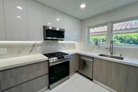 House in Hollywood, Florida 3 bedrooms, 221.48 sq.m. № 2179736 - photo 13