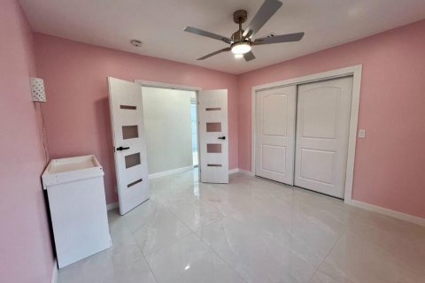 House in Hollywood, Florida 3 bedrooms, 221.48 sq.m. № 2179736 - photo 12