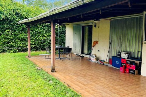 Villa ou maison à vendre à Miami, Floride: 4 chambres, 186.18 m2 № 1871858 - photo 6