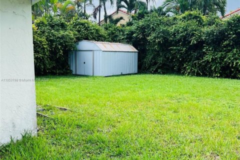 Villa ou maison à vendre à Miami, Floride: 4 chambres, 186.18 m2 № 1871858 - photo 8