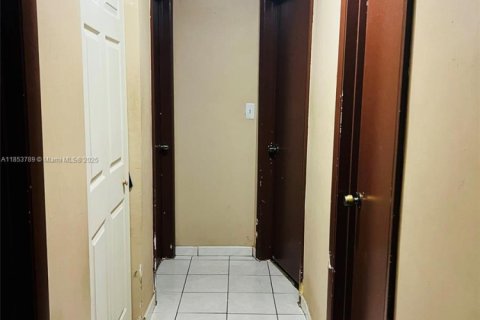 Villa ou maison à vendre à Miami, Floride: 4 chambres, 186.18 m2 № 1871858 - photo 5