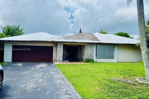 Villa ou maison à vendre à Miami, Floride: 4 chambres, 186.18 m2 № 1871858 - photo 1