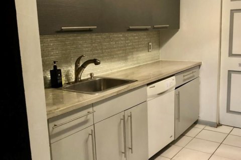 Condo in Dania Beach, Florida, 2 bedrooms № 2082085 - photo 5