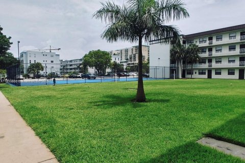 Condo in Dania Beach, Florida, 2 bedrooms № 2082085 - photo 29