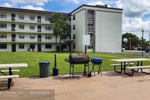 Condo in Dania Beach, Florida, 2 bedrooms № 2082085 - photo 30