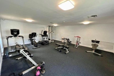Condo in Dania Beach, Florida, 2 bedrooms № 2082085 - photo 27