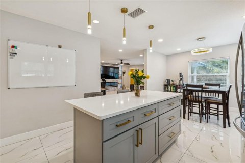 Купить виллу или дом в Тампа, Флорида 10 комнат, 211.26м2, № 2120300 - фото 22