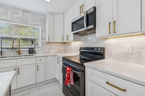 Купить виллу или дом в Тампа, Флорида 10 комнат, 211.26м2, № 2120300 - фото 27