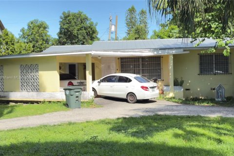 Купить виллу или дом в Белл-Глейд, Флорида 3 спальни, 120.22м2, № 1920062 - фото 1