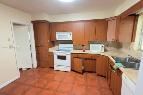 Купить виллу или дом в Белл-Глейд, Флорида 3 спальни, 120.22м2, № 1920062 - фото 8