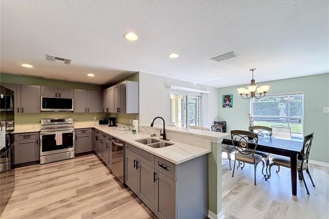 House in LAKE WILSON RESERVE in Davenport, Florida 4 bedrooms, 183.76 sq.m. № 2104705 - photo 10