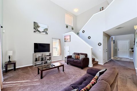 House in LAKE WILSON RESERVE in Davenport, Florida 4 bedrooms, 183.76 sq.m. № 2104705 - photo 9