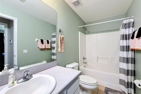 House in LAKE WILSON RESERVE in Davenport, Florida 4 bedrooms, 183.76 sq.m. № 2104705 - photo 25