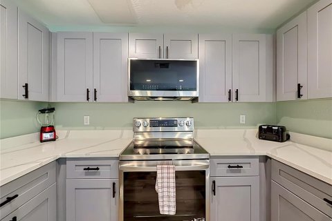 House in LAKE WILSON RESERVE in Davenport, Florida 4 bedrooms, 183.76 sq.m. № 2104705 - photo 12