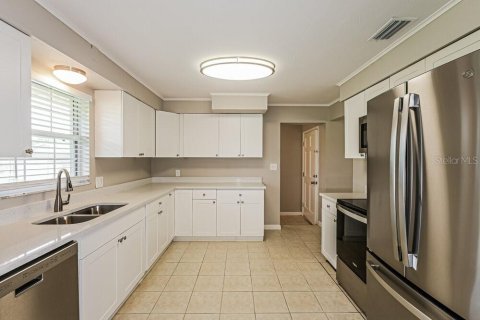 House in Zephyrhills, Florida 3 bedrooms, 118.17 sq.m. № 1893784 - photo 8