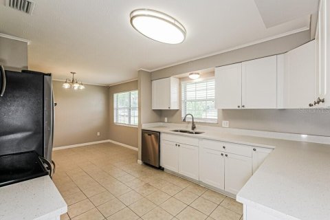 House in Zephyrhills, Florida 3 bedrooms, 118.17 sq.m. № 1893784 - photo 9