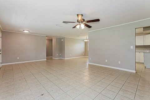 House in Zephyrhills, Florida 3 bedrooms, 118.17 sq.m. № 1893784 - photo 5