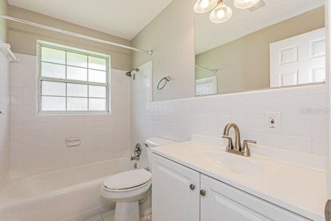 House in Zephyrhills, Florida 3 bedrooms, 118.17 sq.m. № 1893784 - photo 14