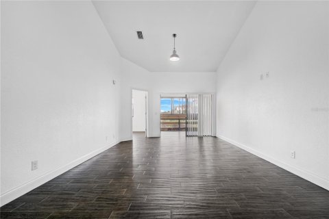 Condo in Winter Haven, Florida, 2 bedrooms  № 1422869 - photo 10