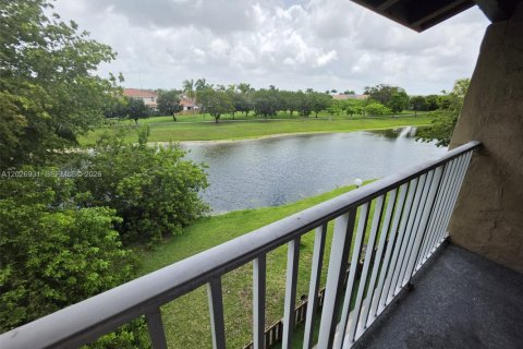 Copropriété à louer à Miami, Floride: 3 chambres, 142.7 m2 № 2078221 - photo 11