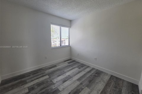 Copropriété à louer à Miami, Floride: 3 chambres, 142.7 m2 № 2078221 - photo 9