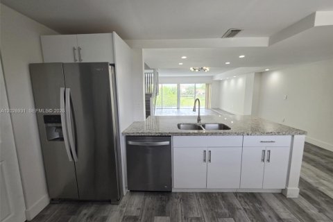 Copropriété à louer à Miami, Floride: 3 chambres, 142.7 m2 № 2078221 - photo 4