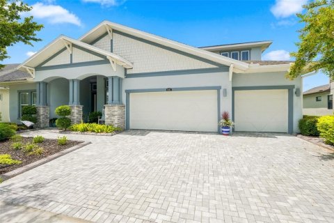 House in Land O' Lakes, Florida 5 bedrooms, 365.94 sq.m. № 2294946