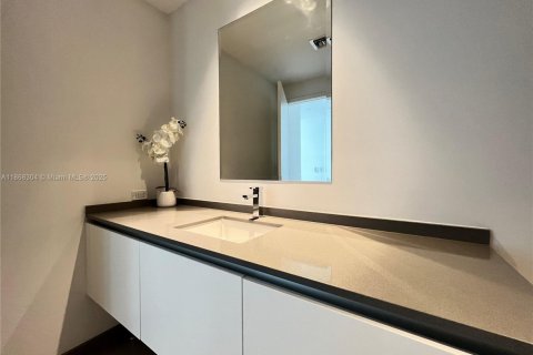 Condominio en alquiler en Miami, Florida, 3 dormitorios, 172.43 m2 № 1979329 - foto 23
