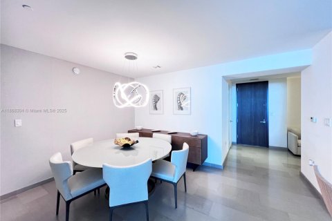 Condominio en alquiler en Miami, Florida, 3 dormitorios, 172.43 m2 № 1979329 - foto 6