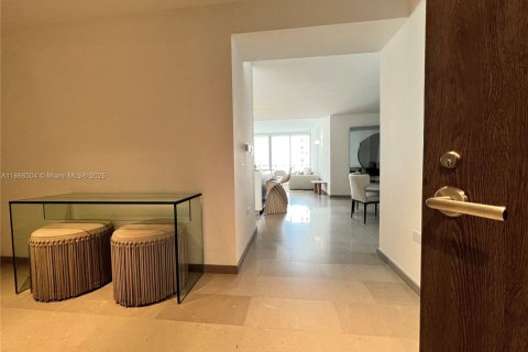 Condominio en alquiler en Miami, Florida, 3 dormitorios, 172.43 m2 № 1979329 - foto 1