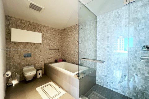 Condominio en alquiler en Miami, Florida, 3 dormitorios, 172.43 m2 № 1979329 - foto 30