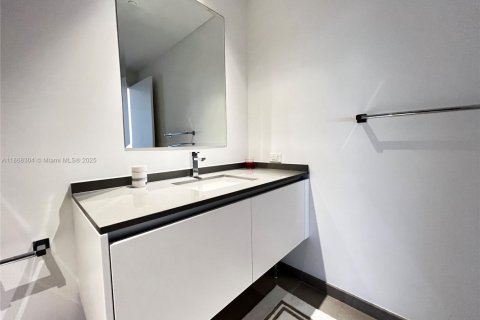 Condominio en alquiler en Miami, Florida, 3 dormitorios, 172.43 m2 № 1979329 - foto 21