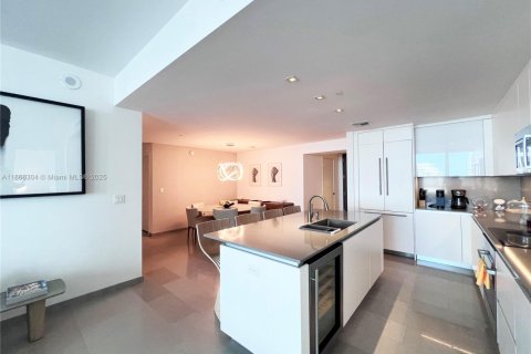 Condominio en alquiler en Miami, Florida, 3 dormitorios, 172.43 m2 № 1979329 - foto 14