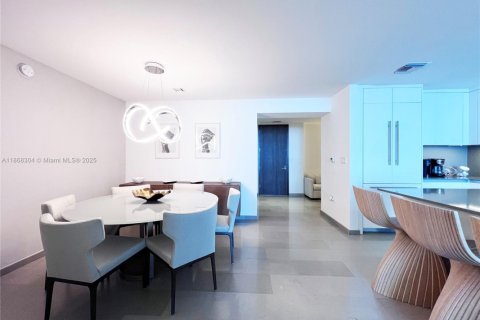 Condominio en alquiler en Miami, Florida, 3 dormitorios, 172.43 m2 № 1979329 - foto 4