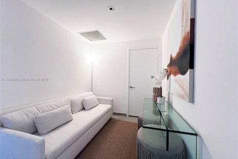 Condominio en alquiler en Miami, Florida, 3 dormitorios, 172.43 m2 № 1979329 - foto 2