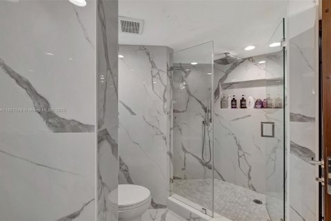 Condo in Sunny Isles Beach, Florida, 3 bedrooms  № 1936152 - photo 25