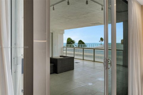 Condo in Sunny Isles Beach, Florida, 3 bedrooms  № 1936152 - photo 16