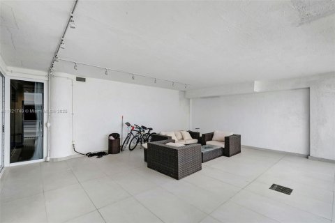 Condo in Sunny Isles Beach, Florida, 3 bedrooms  № 1936152 - photo 21