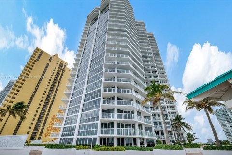 Condo in Sunny Isles Beach, Florida, 3 bedrooms  № 1936152 - photo 2