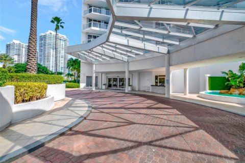 Condo in Sunny Isles Beach, Florida, 3 bedrooms  № 1936152 - photo 3