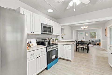 Villa ou maison à vendre à Bradenton, Floride: 3 chambres, 105.54 m2 № 2425846 - photo 25