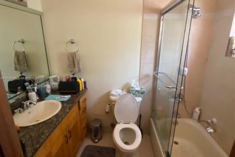 Casa en venta en Miami, Florida, 3 dormitorios, 111.48 m2 № 1940258 - foto 11