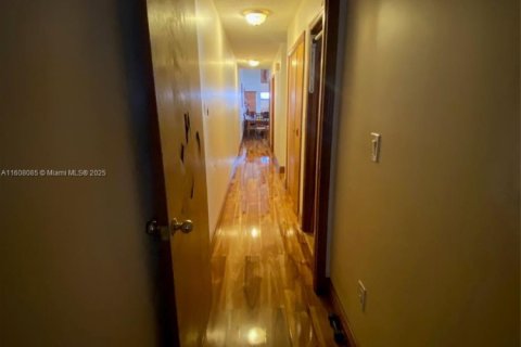 Casa en venta en Miami, Florida, 3 dormitorios, 111.48 m2 № 1940258 - foto 8