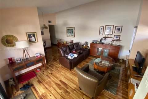 Casa en venta en Miami, Florida, 3 dormitorios, 111.48 m2 № 1940258 - foto 2