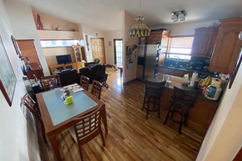 Casa en venta en Miami, Florida, 3 dormitorios, 111.48 m2 № 1940258 - foto 6