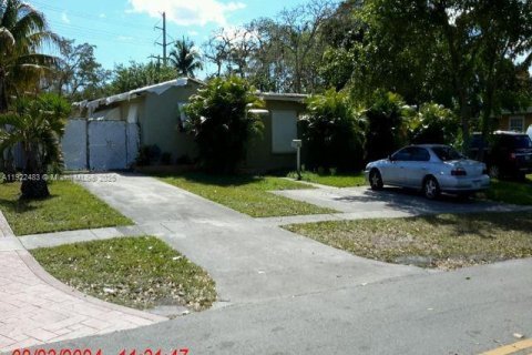 Villa ou maison à Miramar, Floride 3 chambres, 193.52 m2 № 1977007