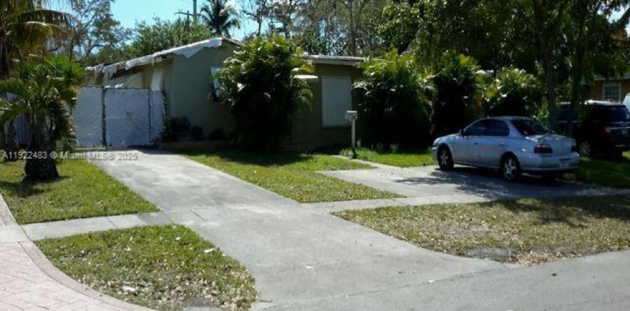 Villa ou maison à Miramar, Floride 3 chambres, 193.52 m2 № 1977007